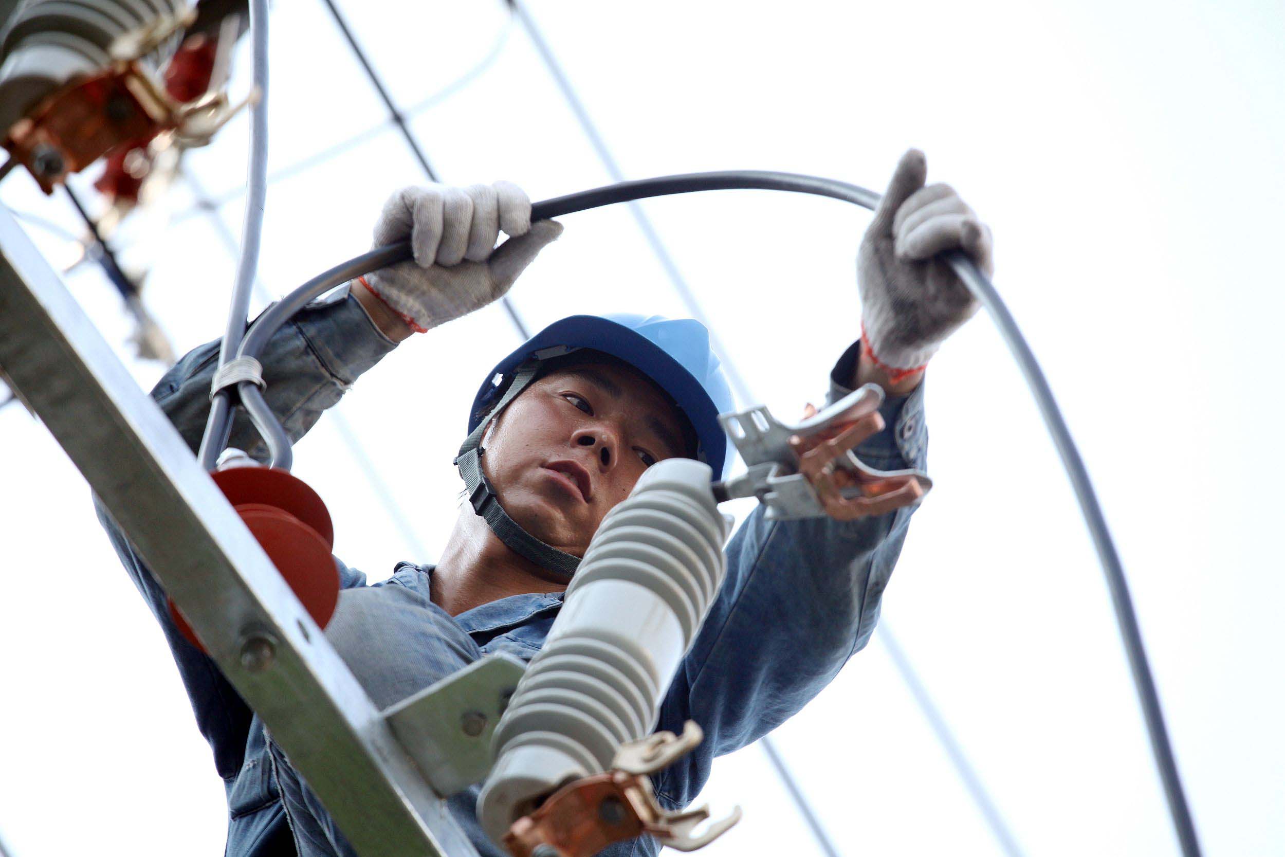 Drop-Out Fuse Maintenance.jpg